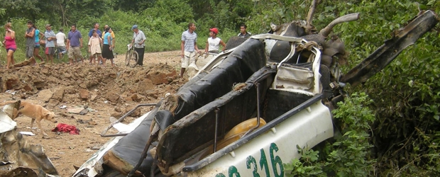 Familias reciben a policías asesinados en Norte de Santander | Colprensa | El Ministro del Interior y de Justicia, Fabio Valencia Cossio, reportó que el departamento más afectado durante la jornada electoral fue Norte de Santander con tres hechos que alteraron el orden público.