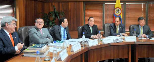 El presidente Santos satisfecho por la reunión con la Corte Constitucional | Colprensa| La reunión tuvo como eje central un diálogo informal en el que se hablaron temas que tienen que ver con el presente y el futuro del país.