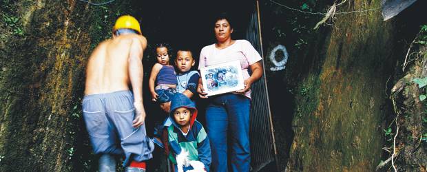 Viudas por la madre tierra | Henry Agudelo | Zoraida Foronda Cano tiene tres hijos y es la viuda de Carlos Mario Vanegas.