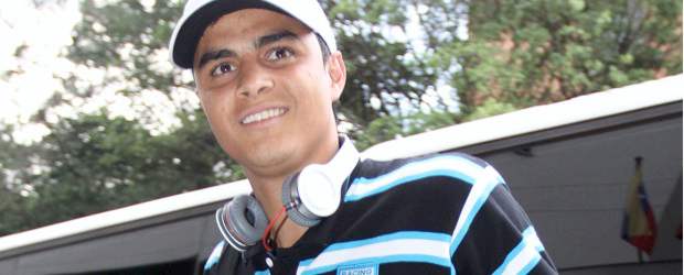 Pinta grande le luce mucho a Giovanny Moreno | Róbinson Saénz | Giovanny Moreno, quien luego de triunfar en Racing Club tiene como metas actuar en Europa y jugar un Mundial con Colombia, le chicaneó el viernes a sus compañeros "con la belleza de Medellín, una gran ciudad".