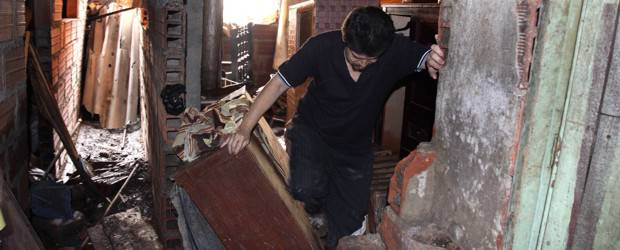 15 casas afectadas dejó ruptura de tubo de acueducto en el barrio El Salvador | Donaldo Zuluaga | Varias familias vieron afectados la mayoría de sus enseres. No hubo personas lesionadas.