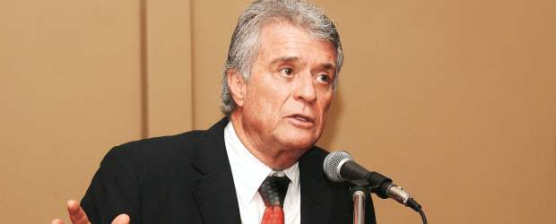 José Roberto Arango: paciencia de mediador | Julio Cesar Herrera | José Roberto Arango Pava fue consejero Presidencial de Álvaro Uribe y fue el responsable de negocios como la compra de Coltejer por parte de la textilera mexicana Kaltex y la creación de Alianza Team, tras la fusión de tres aceiteras.