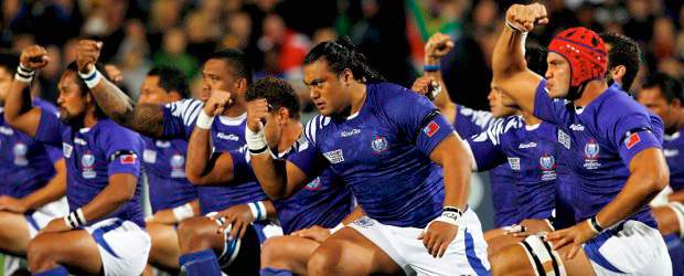 Sudáfrica superó a Samoa y accedió a cuartos como primera del Grupo D | Reuters | Los jugadores de Samoa en su tradicional presentación antes del compromiso ante los sudafricanos.