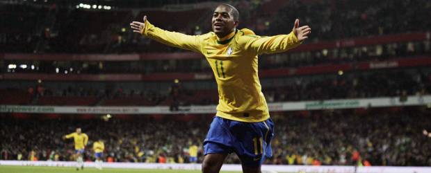 Robinho quiere seguir en Santos | AP | Robinho regresó al fútbol brasileño para jugar en Santos, pero el dueño de sus derechos es el Manchester City de Inglaterra.