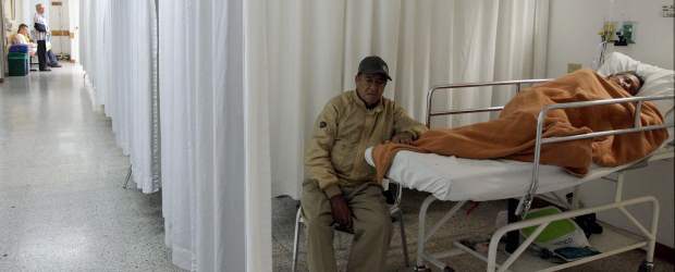 Deudas de la Nueva EPS afectan al Manuel Uribe | Róbinson Sáenz | En el Hospital Manuel Uribe Ángel ayer se comenzó a informar a los usuarios de la Nueva EPS que a partir del lunes solo se atenderán urgencias. Al director de este centro hospitalario le inquieta la situación actual del sector salud y espera que los entes encargados de velar por este asunto actúen.
