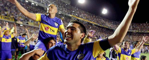 Riquelme sumó su décimo título con el Boca Juniors | Reuters | Riquelme celebra con todos sus compañeros el título alcanzado este domingo.