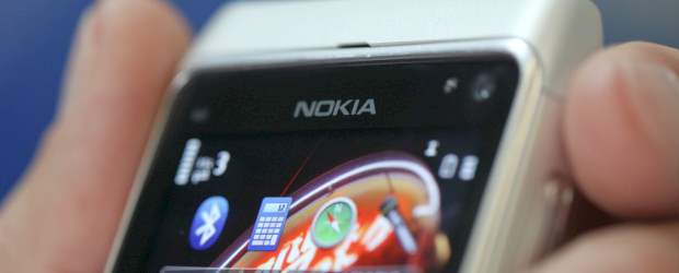A la espera del Windows Phone | Archivo | Nokia perdió a mitad de año el número uno en la clasificación de fabricantes de móviles en favor de Apple, según la consultora Strategy Analytics.