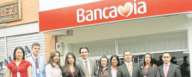 Bancamía abrió en Yarumal y Urrao | Cortesía | Este es el personal de la oficina de Yarumal de Bancamía. En esta sucursal que se abrió al público la entidad financiera genera 10 empleos directos.