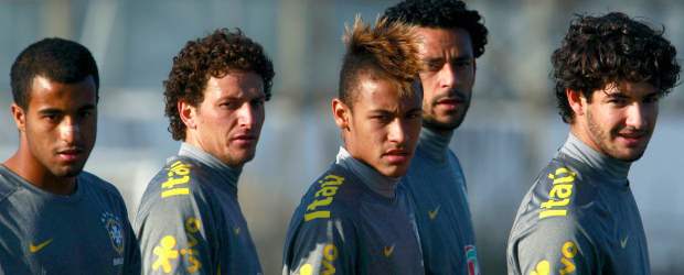 Talentos retan al "equipo" | Reuters| El centrocampista Lucas, del Sao Paulo, una de las estrellas de Brasil en el reciente Suramericano sub20, es una de las cartas escondidas que tiene el entrenador Mano Menezes. Con apenas 18 años entraría hoy al campo por Robinho, en el intento por lograr la primera victoria ante un aguerrido Paraguay.