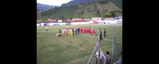El Jardín floreció con el fútbol del ascenso | Cortesía Inder De Jardín | Rionegro e Itagüí empataron ayer 1-1 en el estadio Citará por la tercera fecha del Torneo Postobón. El público no respondió como esperaban los equipos.
