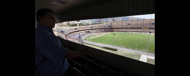 Cierre temporal del Atanasio trae sacrificios | Jaime Pérez | De la taquilla de un partido en el Atanasio Girardot hay que sacar el 16% en impuestos de espectáculos públicos y el deporte, 4% en arriendo del escenario, 1.5% en aportes para la Dimayor y 1% para la Liga Antioqueña de Fútbol. El porcentaje restante es para el equipo que organiza y brinda el evento deportivo.