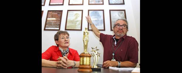 Juan Fernando Cano | Galina Likosova y Hernán Humberto Restrepo destacan los galardones que el Grupo Interdis acaba de recibir y hacen un recuento de los seis documentales que han realizado y que son admirados en el exterior cada vez que participan en festivales de cine internacionales. Ellos son garantes del patrimonio musical.