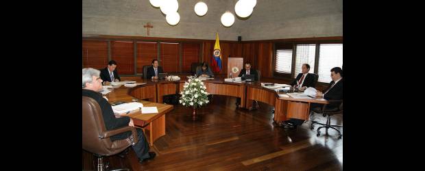 Emergencia Social, en vilo | Archivo | Hacia las 6:30 de la tarde de ayer el presidente de la Corte Constitucional, magistrado Mauricio González, manifestó que el Tribunal citó para hoy una nueva sesión para decidir el futuro de los decretos que componen la emergencia social en salud ordenada por el Gobierno.