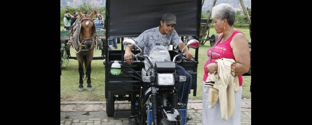 Falta mucho por hacer en el tema ambiental | Manuel Saldarriaga | Gran avance en materia ambiental se logró con el cambio de coches a caballo por motorizados, para manejo de escombros, que se replica en Latinoamérica
