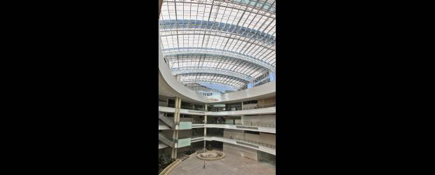 Razones para ir y volver | | La consistencia en el uso de policarbonato, hizo a Santafé Medellín merecedor de un reconocimiento en la categoría Mejor Proyecto otorgado por Epse.