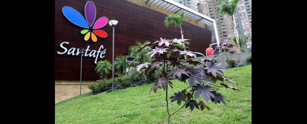 Con Santafé ganan los fashionistas | Hernán Vanegas | Son muchas las marcas que entran por primera vez a la ciudad. Melissa, la de zapatos brasileños, le da una nueva oportunidad a Medellín, por ejemplo.