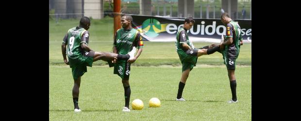 La final de los reencauchados | Luis Noriega, Colprensa, Bogotá | La mezcla de experiencia y juventud ha sido determinante en el éxito de Equidad, que hoy será local del primer partido de la final de la Liga Postobón. El atacante Carlos Rentería (9) es el que marca el paso en el elenco bogotano.