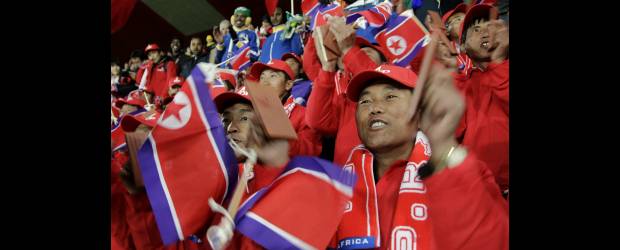 "Hinchas" coreanos eran unos actores | Tom Curley, AP-Johannesburgo, Sudáfrica | No eran hinchas de Corea del Norte, sino actores chinos contratados.