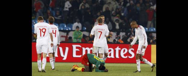 Holanda ríe y Camerún llora | Alessandro Bianchi, Reuters, Sudáfrica | Los daneses se convirtieron en una pesadilla para los de Camerún, ya que los eliminaron de manera anticipada del Mundial al derrotarlos 2-1. Fue muy pobre la sexta participación de los africanos en la Copa Mundo.