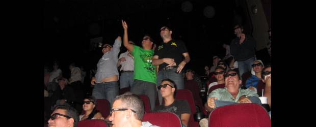 Estuve en el estadio Soccer City | Ana Roldán | Cine Colombia inició ayer el fútbol en 3D. Y el teatro quedó pequeño. Uruguay-Ghana lo vieron 170 personas. Hoy y hasta la final continuará la proyección.