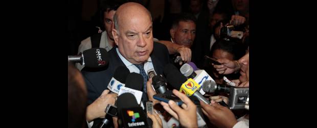 Insulza no intervendrá en conflicto Colombia-Venezuela | Archivo | Insulza dijo que la Unasur puede tratar de ayudar a superar este conflicto y descartó que este incidente diplomático pueda desembocar en una guerra.