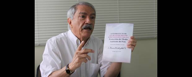 Kit ambiental asegura el futuro | Hernán Vanegas | El profesor J. Álvaro Aristizábal es ingeniero Forestal y cree, como decía Einstein, que medio ambiente es todo lo que yo no soy.