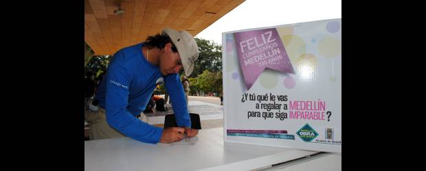 Alista tu regalo para el 'cumple' de Medellín | Cortesía | Los habitantes de Medellín han depositado sus deseos y regalos para la ciudad en las urnas ubicadas en centros comerciales y terminales de transporte o a través de las principales redes sociales en internet.
