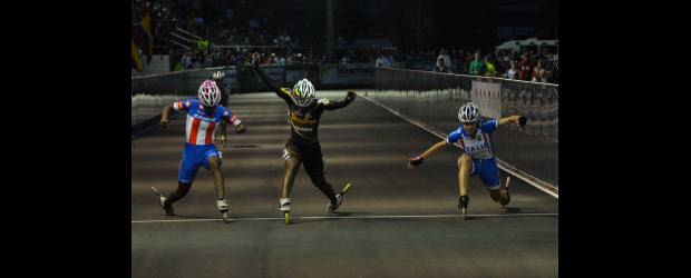 ¡Colombia vuelve a celebrar! | Cortesía Luis Ramírez, Colpressphoto | Yercy Puello hace la espacata para darle a Colombia el oro 27 y los puntos necesarios para entregarle a Colombia el título general del Mundial de patinaje.
