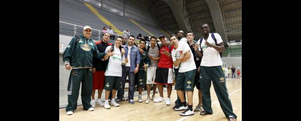 Arrieros lleva tres torneos sin final | Edwin Bustamante | Hernán Darío Giraldo y su grupo se quedó esperando el pasado lunes el tercer enfrentamiento ante Valle, quinteto que no se presentó. Hoy abre la semifinal.
