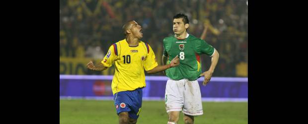 Descansando abre Colombia eliminatoria | Archivo | Los países suramericanos jugarían en un formato de todos contra todos en 18 fechas dobles a partir de octubre del 2011 si el organismo rector del fútbol mundial aprueba la propuesta, dijo la Conmebol. Así, el primer partido de los colombianos será de visita ante Bolivia, en la segunda jornada. En la primera estaría libre.