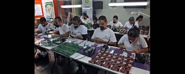 Colcircuitos crece con su tecnología | Hernán Vanegas | La apuesta fuerte de Colcircuitos está en su capital humano. Por eso, la empresa se encarga de su capacitación desde cero para lograr el más alto nivel.