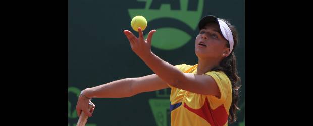 María Camila es una reina que vive fuera de su castillo | Donaldo Zuluaga | María Camila Buitrago, una de las tenistas de más belleza en el torneo, logró ayer su primer triunfo en el Suramericano sub14. Hoy, Colombia ante Ecuador.