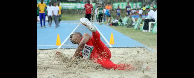Gran Prix vive y deja buenos tiempos | Róbinson Sáenz | El puertorriqueño Marcos Abimael Amalbert fue uno de los animadores del salto largo, al quedarse con la plata. Venció el chileno Daniel Pineda.