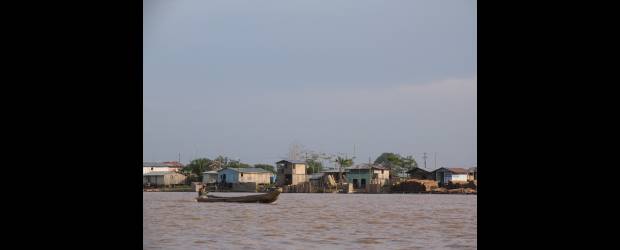 Retornaron a Quibdó confinados por Farc | Archivo | El paro armado que mantiene el frente 34 de las Farc en el Medio Atrato chocoano ha comenzado afecta a las comunidades ribereñas del río Atrato. Los habitantes sienten miedo de ir a pescar.