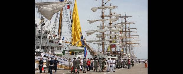 Colombia espera cuatro millones de turistas | Archivo | Al turismo de cruceros se sumará el de veleros, concretamente en Puerto Velero, Barranquilla. El proyecto que impulsa el Gobernador del Atlántico responde al interés y las inversiones que por 10 millones de dólares han hecho los seguidores del velerismo, ávidos porque se construya un puerto en esta bella ensenada.