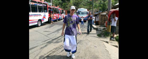 Nueva fuga de "el Rolo" inquieta a la comunidad | Archivo | Las autoridades ofrecen una recompensa de 80 millones de pesos por información que lleve a la captura de Yeison Smith Velásquez, alias "el Rolo". La Policía asegura que unas 60 o 70 personas son las que le ayudan a este hombre para que evada constantemente las acciones de la Fuerza Pública.