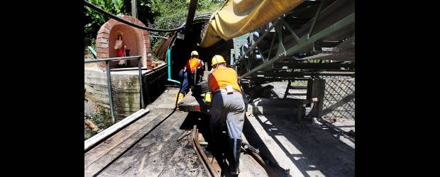 La orden está, pero quién acaba la minería informal | Robinson Sáenz, Amagá | La mina San Fernando (en la imagen), ya reanudó operaciones, aunque no a plenitud. Un propósito de las autoridades es aplicar la legislación minera y fortalecer la actividad con un perfil empresarial. Hay programas de capacitación a quienes viven de la actividad en la Cuenca del Sinifaná.