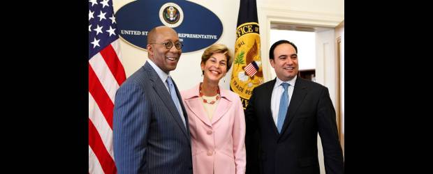 Colombia sí hizo la tarea para el TLC con E.U. | Archivo | El representante de Comercio de E.U., Ron Kirk (izquierda), espera que después de que Colombia cumplió con los compromisos, se apruebe lo antes posible el TLC.