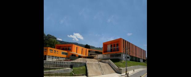 Aquí está el colegio del futuro | Jaime Pérez | Este gigante educativo cuenta con 5.037 metros cuadrados construidos, en los cuales se presta atención para todos los niveles de educación, desde preescolar hasta once grado. La inversión total fue de 13.500 millones de pesos.