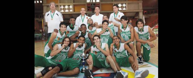 Luis F. Pérez llegó a 200 títulos en básquet | Hernán Vanegas | Luis Fernando Pérez Maya, quien proyecta jugadores desde el Club Los Invencibles, lidera orgulloso la Selección de Antioquia que le dio el título 200 que consiguió en el baloncesto nacional ganándole al Valle de Guillermo Moreno.