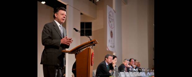 "Hay una bomba de tiempo pensional" | Cortesía, Presidencia | El presidente Juan Manuel Santos hizo las advertencias sobre los asuntos pensionales durante el Encuentro de la Jurisdicción Constitucional.