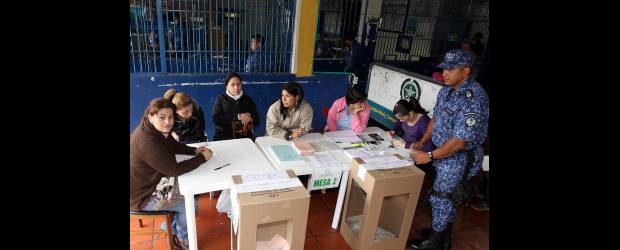 En el Norte votaron hasta en la cárcel | Julio César Herrera | Los funcionarios del Inpec también ejercieron su derecho al voto. Habitantes de los barrios vecinos, La Gabriela y La Camila, también votaron allá.