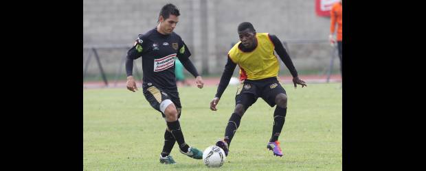 Aguirre se ganó un puesto en las últimas prácticas doradas | Hernán Vanegas | Jorge Aguirre, después de tres partidos, retorna al grupo principal del Itagüí que tendrá a Yessy Mena como alternativa mañana frente al Santa Fe.