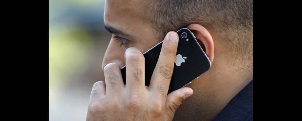 Efecto iPhone impulsa celulares inteligentes | Reuters | Las ventas de este año de Apple, y en especial, la rápida expansión del iPad, impulsaron la adopción de esta marca que se consideraba exclusiva de un grupo de seguidores. En sí, los usuarios siempre andan en procura de renovar.