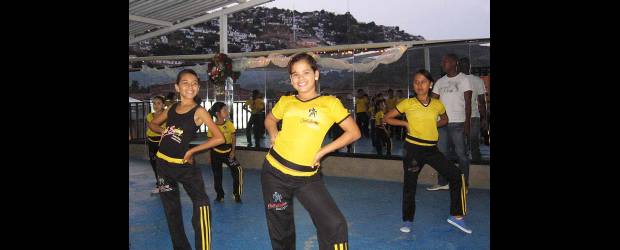 No solo cuerpos mueve la salsa caleña | Archivo | Una de las muchas escuelas que en Cali son cuna de campeones mundiales del baile de salsa.