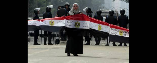 Egipto: claroscuro de una revolución | Mohamed Abd El Ghany, Reuters - El Cairo, Egipto | Una historia de héroes y villanos se vive en Egipto, en donde la Junta Militar adelanta un proceso con miras a un régimen democrático. Pero miles de personas ya no miran al régimen actual con buenos ojos; exigen cambios reales.