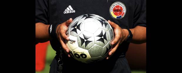 El lío del arbitraje, más allá del tema sexual | Henry Agudelo | El presidente de la Federación Colombiana de Fútbol, Luis Bedoya, quien se encuentra en Paraguay, dijo que lo manifestado por Álvaro González Alzate es algo personal y en nada involucra a su entidad. Mientras reiteró que en temas religiosos, políticos y sexuales no se involucran, los jueces protestan por los señalamientos.