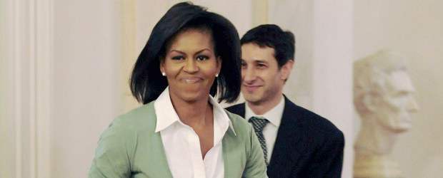 El poder tiene nombre: es Michelle | Reuters | La inteligencia, el porte, la elegancia y el nuevo aire que le ha dado Michelle Obama al puesto de primera dama de E.U. ha sido valorado por la revista Forbes.