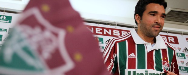 Deco cumple sueño de volver a jugar a Brasil | Reuters | Deco prometió una retribución con esfuerzo dentro del campo de juego para conquistar títulos.