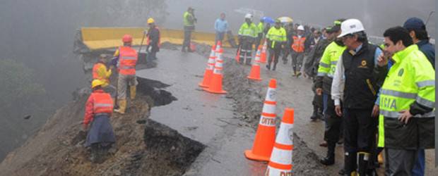 Contraloría abrió indagación preliminar contra el ministro de Transporte | Cortesía | El ministro de Transporte, Germán Cardona, recorrió la zona afectada en La Línea.